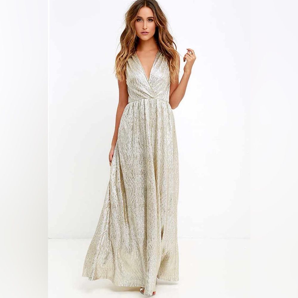 🌟 Lulus All That Shimmers Is‎ Gold Light Gold Maxi Dress Women’s Medium